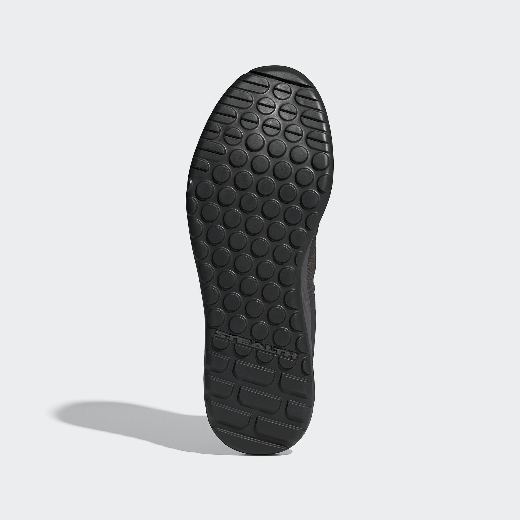 product/a/d/adidas_id5017_charcoal-carbon-oat_3.jpg