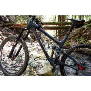 7099827-carbon-bottle-cage-blackburn-clutch-black-one-size